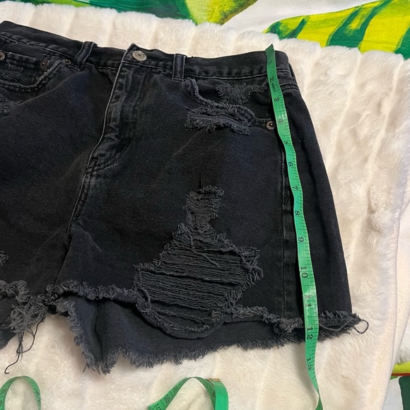 American Eagle Sz 2 Black Distressed High Rise Beach Concert Summer Mom Shorts - Picture 6 of 12